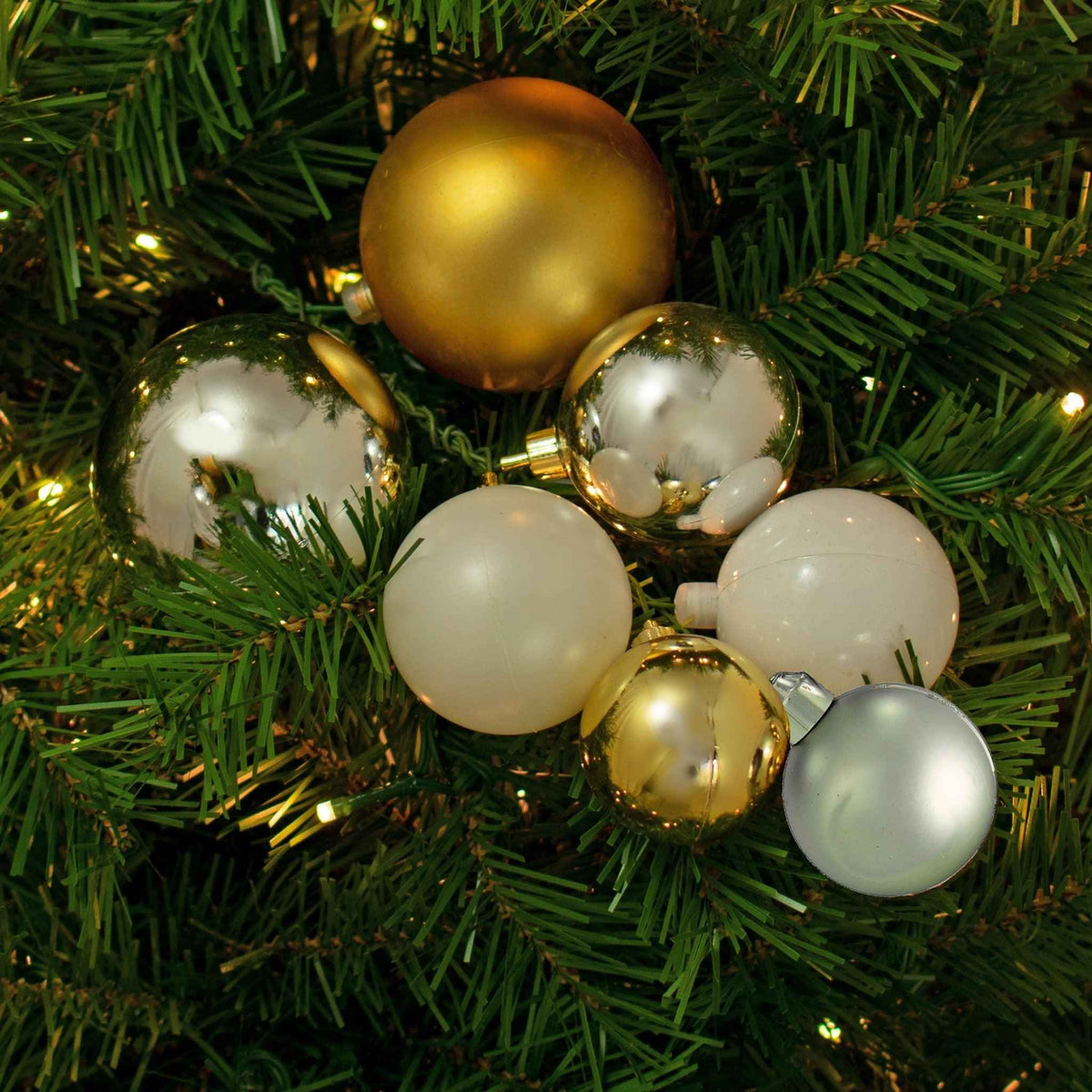 The Shiny Gold, Silver and White Ball Cluster - Lee Display