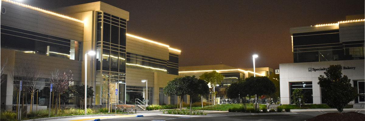embarcadero style building and office park exterior holiday lighting installations from lee display