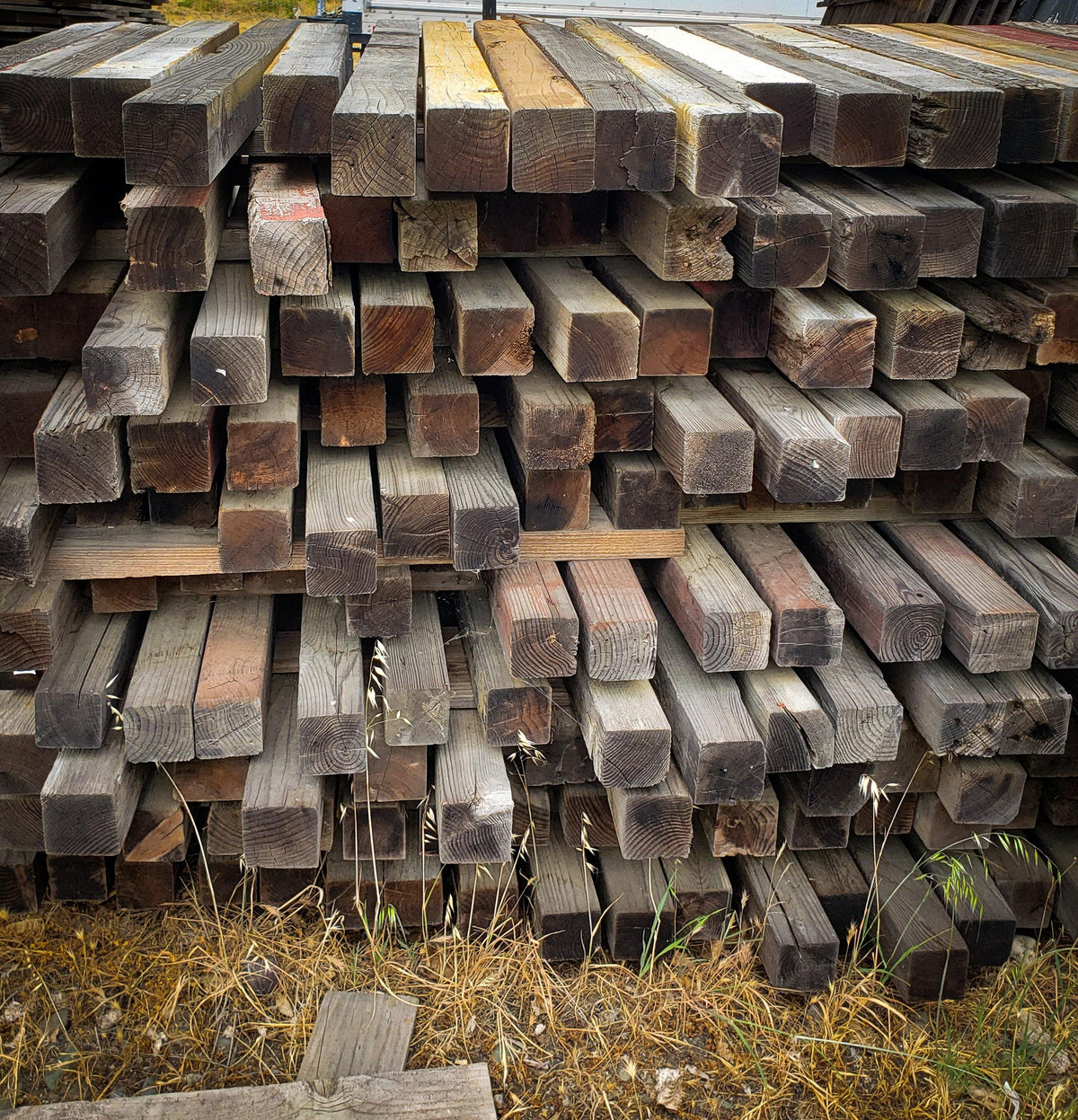 Reclaimed Redwood Fence Boards Find Local Sources from Lee Display Contact Us Now!
