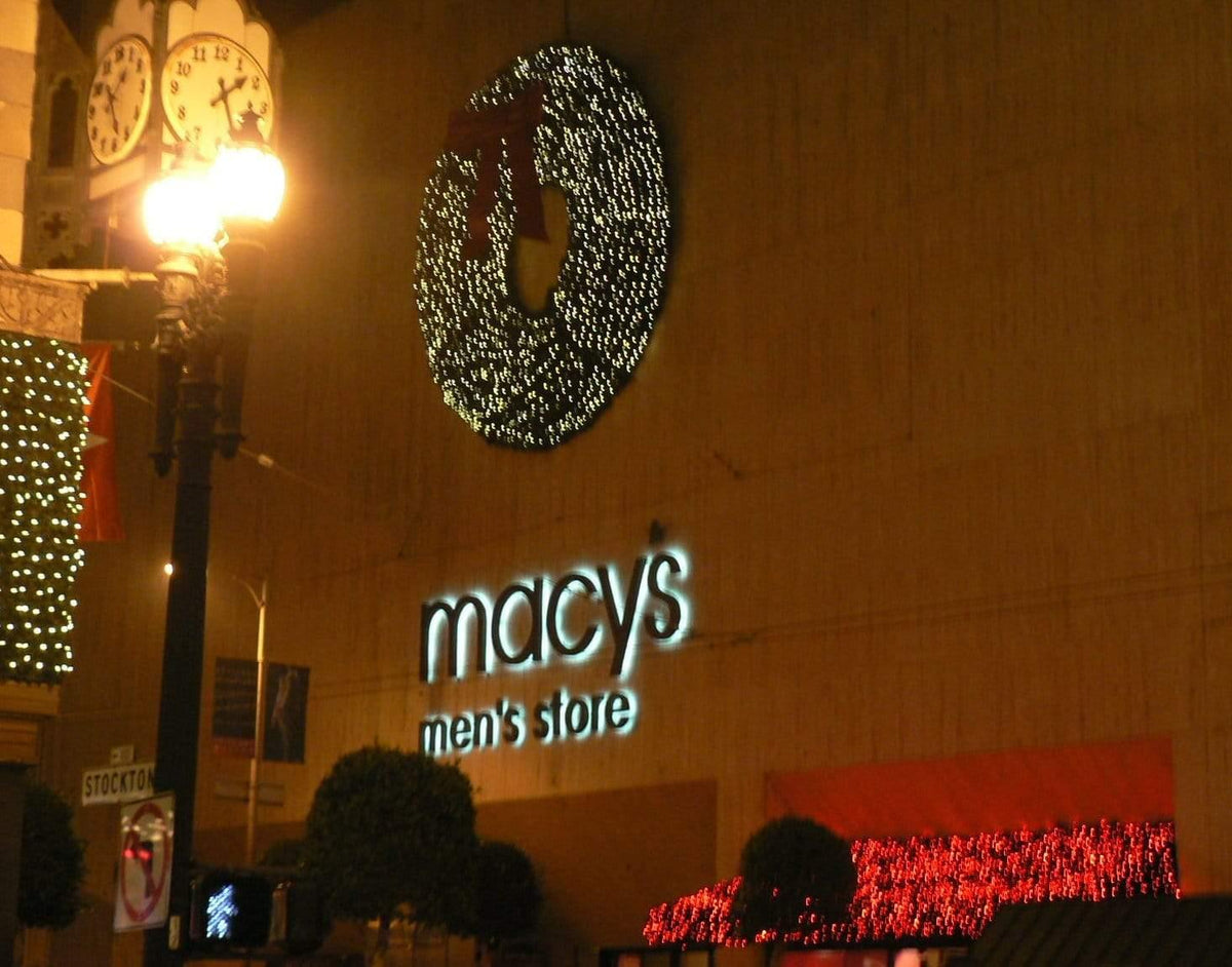 Macy's Christmas Wreath Moved to the Men's Store - Lee Display