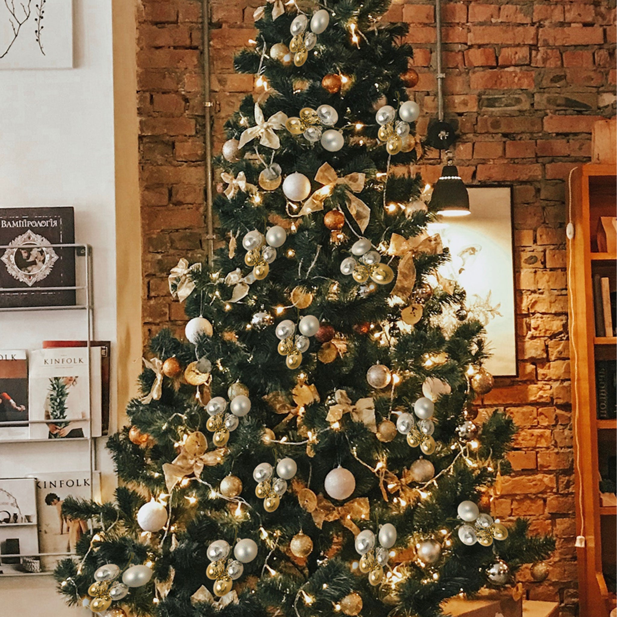 Gold ball 2025 christmas tree